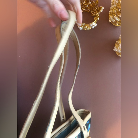 Dooney and Bourke Bumblebee bag! - Picture 12 of 16